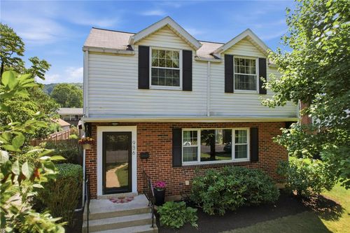 936 Evergreen St, EMMAUS, PA, 18049-3209 | Card Image