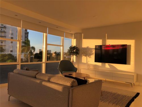 apt-315-900 Bay Dr, Miami Beach, FL, 33141-5653 | Card Image