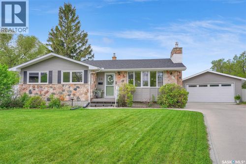 28 Pleasantview Bay, Regina, SK, S4R5H3 | Card Image