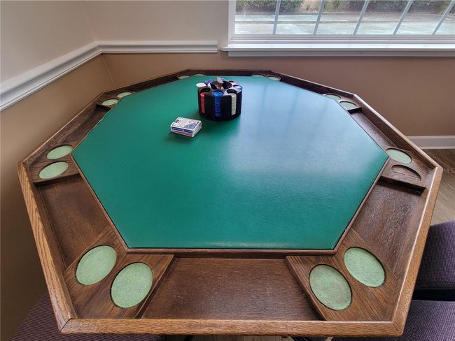 Poker area | Image 42