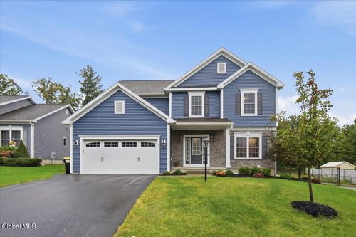7 Cragmoor Ln, Colonie, NY, 12205-3601 | Card Image