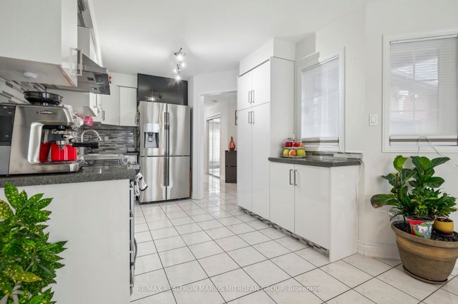 8 Louana Cres, Condo with 4 bedrooms, 4 bathrooms and 2 parking in Vaughan ON | Image 8