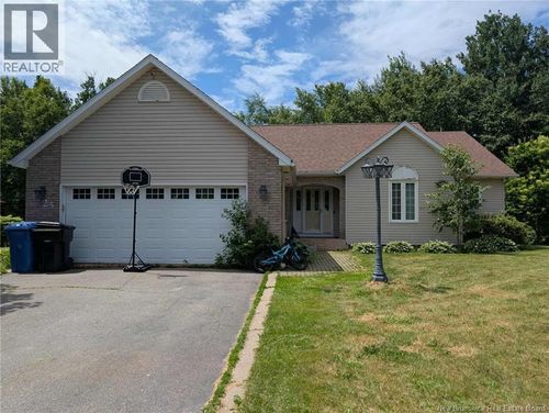 1125 Birchwood Dr, Bathurst, NB, E2A4W8 | Card Image