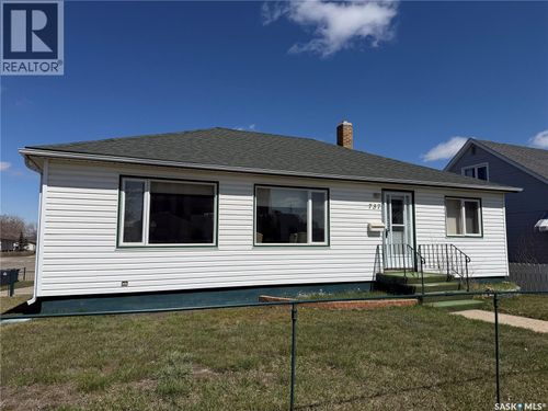 737 Third St, Estevan, SK, S4A0P7 | Card Image