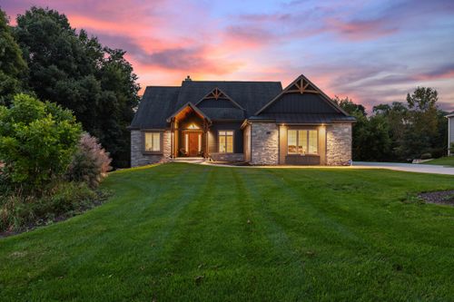 18425 Patti Ln, Brookfield, WI, 53045-3800 | Card Image