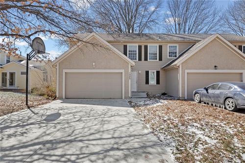 1523 E 123rd Ter, Olathe, KS, 66061-3064 | Card Image