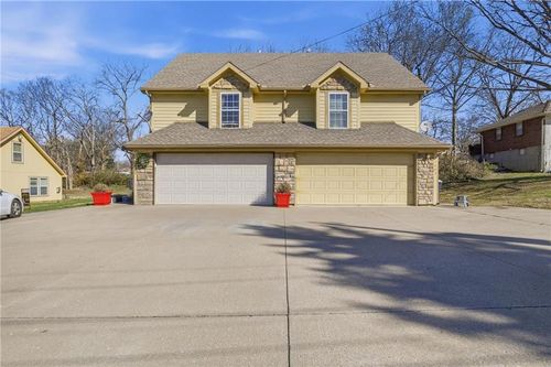 7621 E Bannister Rd, Kansas City, MO, 64134-1612 | Card Image