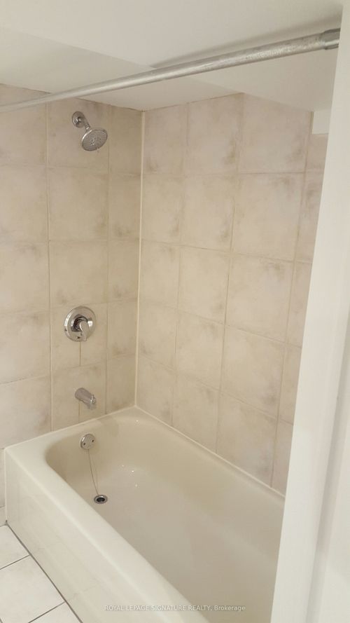unit-lower-1-27 Hillsboro Ave, Toronto, ON, M5R1S6 | Card Image