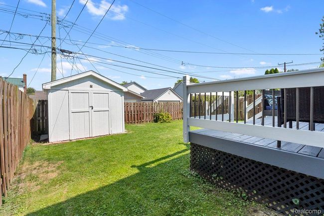 Freshly painted shed | Image 23