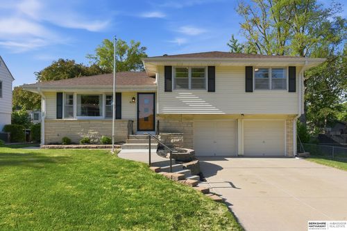 8218 Castelar St, Omaha, NE, 68124-2237 | Card Image
