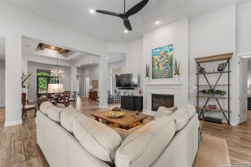 526 Talmadge Ln, Shavano Park, TX, 78249-2998 | Card Image