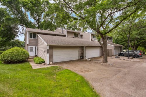 9106 Neill Lake Rd, Eden Prairie, MN, 55347-2054 | Card Image