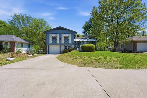 9005 Blue Ridge Blvd, Kansas City, MO, 64138-4024 | Card Image