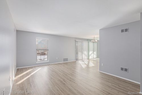 apt-11-31085 Pheasant Run St, Farmington Hills, MI, 48334-1265 | Card Image