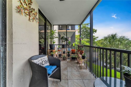 apt-317-900 Ne 195th St, Miami, FL, 33179-3453 | Card Image