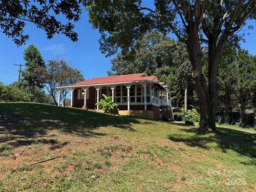 1234 11th St Nw, Hickory, NC, 28601-2261 | Card Image