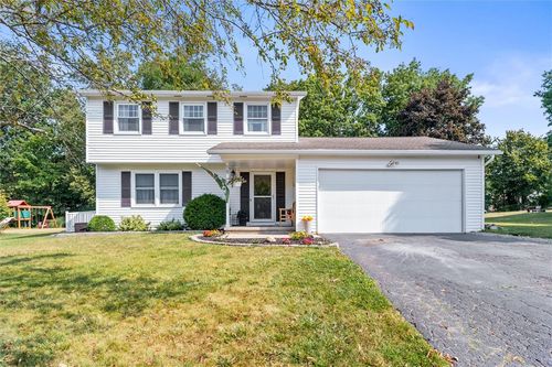 18 Hanson Cir, Henrietta, NY, 14467-9554 | Card Image