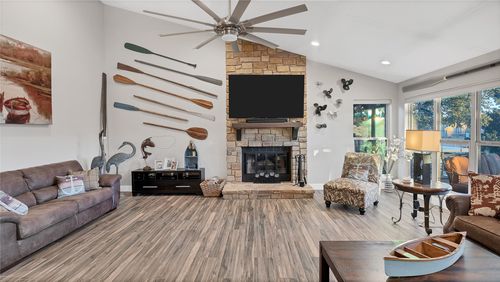 450 Pecan Creek Dr, Horseshoe Bay, TX, 78657-7016 | Card Image