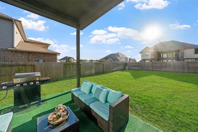9207 Secretariat Ln, House other with 4 bedrooms, 4 bathrooms and 3 parking in Mont Belvieu TX | Image 5