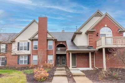 28255 Carlton Way Drive, Condo with 2 bedrooms, 2 bathrooms and null parking in Novi MI | Image 1