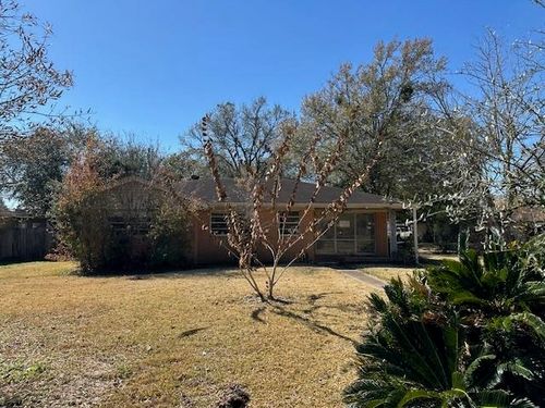411 N 31st St, Nederland, TX, 77627-7007 | Card Image