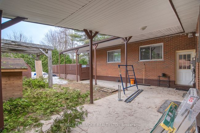 84 Frontenac Cres, House other with 5 bedrooms, 3 bathrooms and 4 parking in Deep River ON | Image 35
