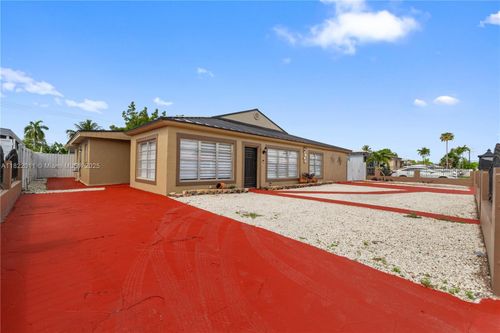 230 W 47th St, Hialeah, FL, 33012-3948 | Card Image