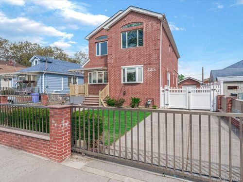 252-15 82nd Ave, Bellerose, NY, 11426-2506 | Card Image