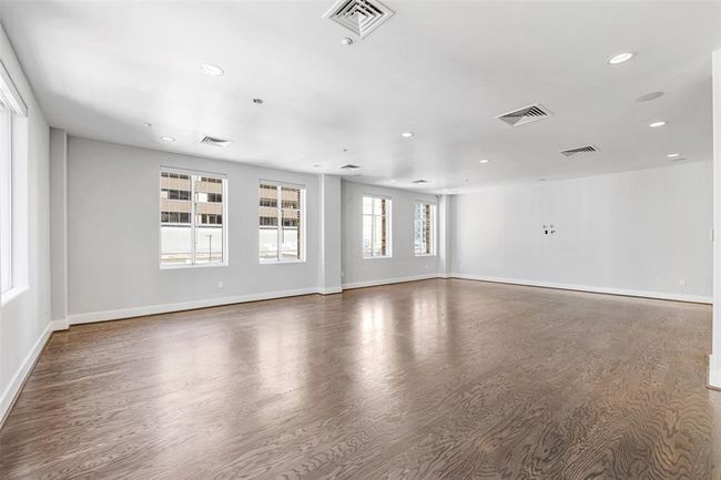 Light and bright from every angle! All windows with custom electric shades. | Image 10