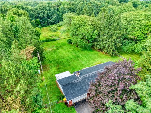 8077 Hunter Rd, Bath, MI, 48808-8443 | Card Image