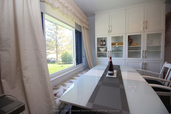 2294 Gore St, House other with 4 bedrooms, 2 bathrooms and 4 parking in Mount Brydges ON | Image 9