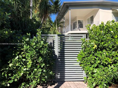 apt-2-4780 Pine Tree Dr, Miami Beach, FL, 33140-3151 | Card Image