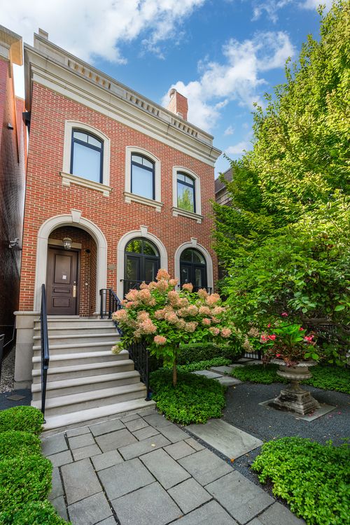 2140 N Clifton Ave, Chicago, IL, 60614-4116 | Card Image