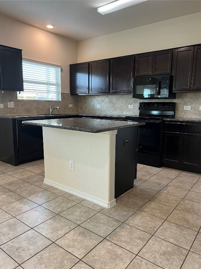 9B - 275 Circle Way Loop, House other with 3 bedrooms, 3 bathrooms and null parking in Jarrell TX | Image 5