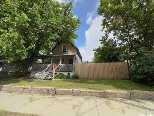 1010 Athabasca St E, Moose Jaw, SK, S6H0N2 | Card Image