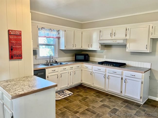Kitchen with new dishwasher | Image 15