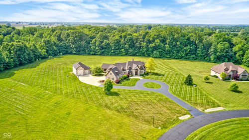 4181 Whitetail Woods Dr, Bargersville, IN, 46106-9040 | Card Image