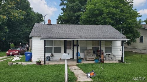 1007 S Oak St, Salem, MO, 65560-1883 | Card Image
