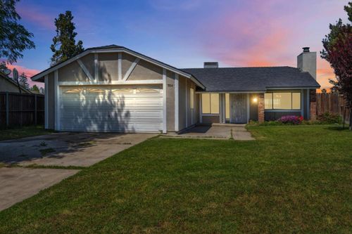 704 Rosehill Dr, Chowchilla, CA, 93610-2127 | Card Image