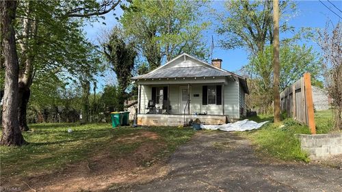 110 Pine St, Jonesville, NC, 28642-2520 | Card Image