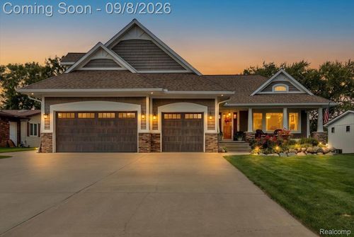 16128 Silvercrest Dr, Fenton, MI, 48430-9154 | Card Image