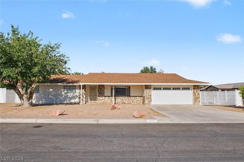 2090 Lucerne St, Las Vegas, NV, 89104-6002 | Card Image