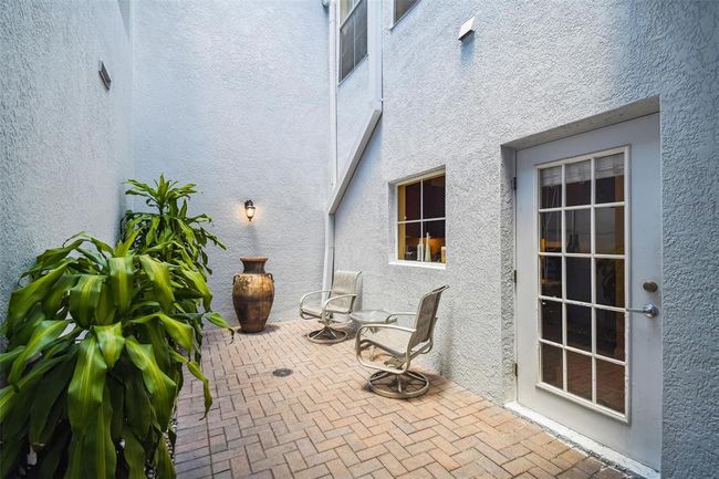 Downstairs Courtyard/Patio | Image 27