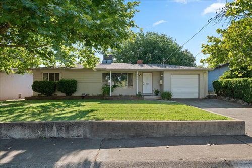2950 Yana Ave, Redding, CA, 96002-1415 | Card Image