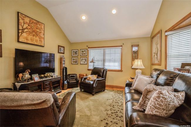 821 Peconic St, House other with 3 bedrooms, 2 bathrooms and null parking in Ronkonkoma NY | Image 10