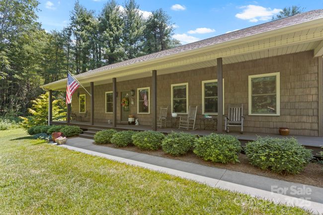 99 Pinecrest Estates Dr, House other with 3 bedrooms, 2 bathrooms and null parking in Flat Rock NC | Image 4