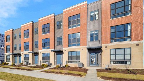 384 Summit Cir, Lombard, IL, 60148-3878 | Card Image