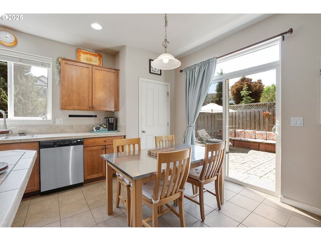 2819 Se Pheasant Way, House other with 4 bedrooms, 3 bathrooms and 3 parking in Gresham OR | Image 11