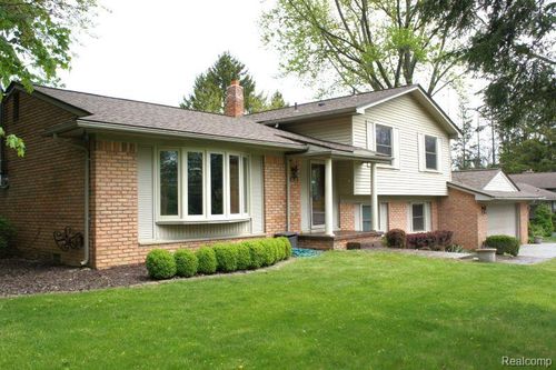 1616 Mark Hopkins Rd, Bloomfield Hills, MI, 48302-2647 | Card Image