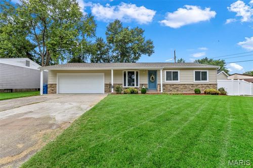 2871 Sugar Tree Ln, Maryland Heights, MO, 63043-1722 | Card Image